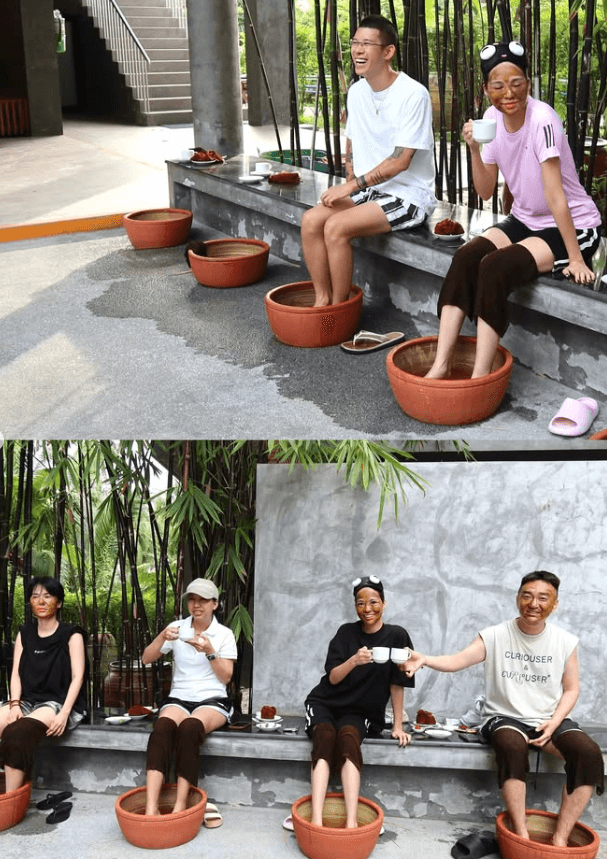 Group foot-soak ritual